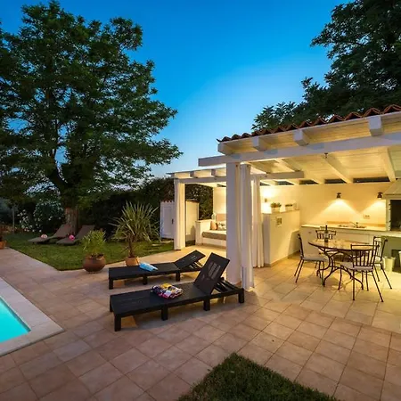 Vigneri Villa *